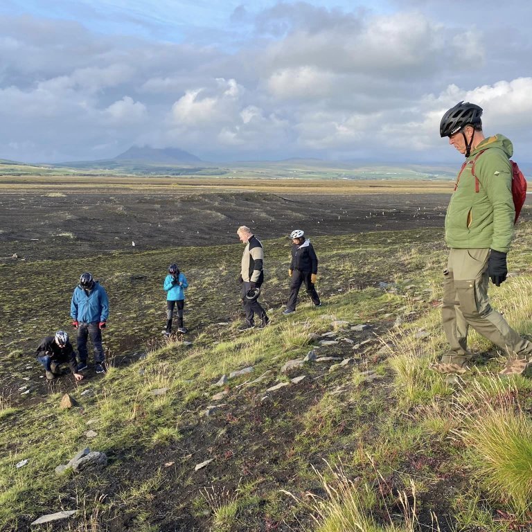 Uppi á gömlu rústunum.