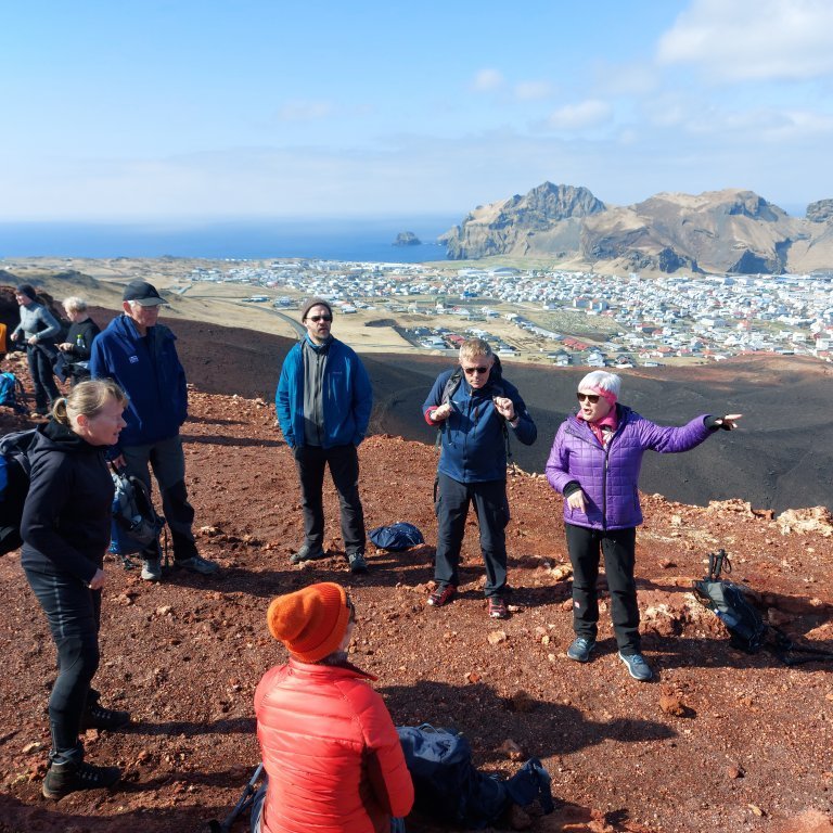 Fararstjórarnir segja frá og skipuleggja Ágústa og Gísli/Ljósm. ÁS