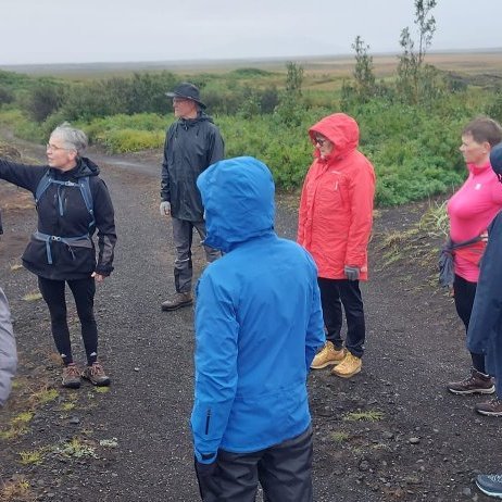 Lagt af stað frá Kaldbak - Sigríður fararstjóri leggur línurnar