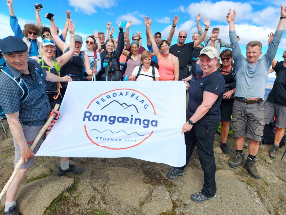 Félagar úr FFRang á toppi Þríhyrnings í júní 2022/ÁS